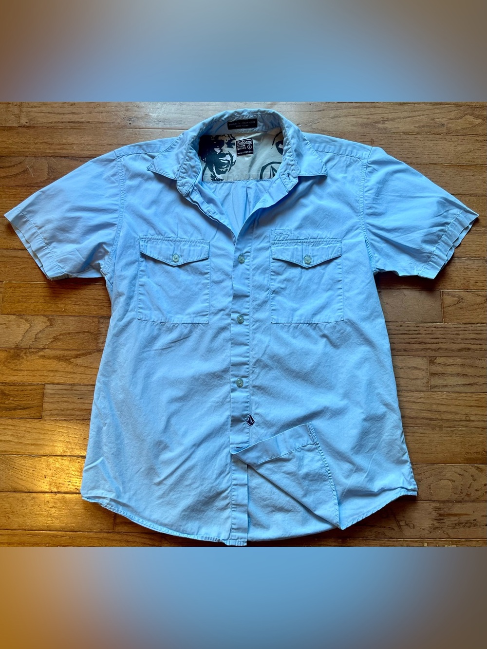 Men’s Vintage Volcom Button Down Top